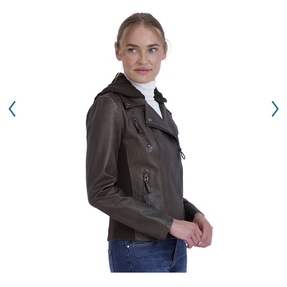 Sebby Hooded Faux Leather Jacket in black
Brand: Sebby Collection - Picture 3 of 3